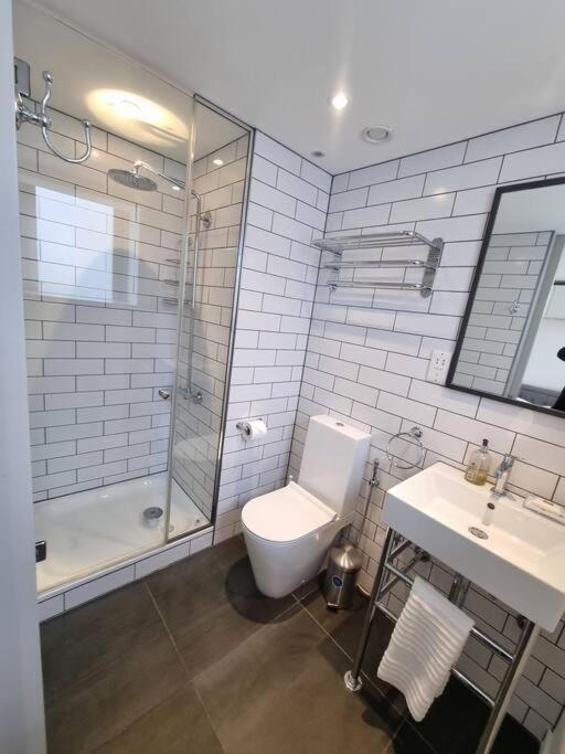 לונדון Manhattan Style Apartment In Fulham מראה חיצוני תמונה